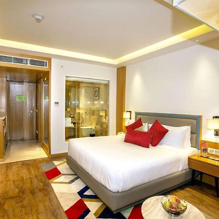 Ramada By Wyndham Katra Station Road Hotel Bagian luar foto